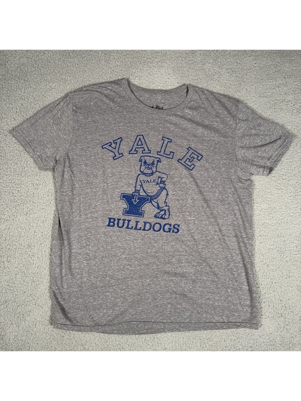 Yale University Bulldog Men's Size Large Gray Graphic Print T-shirt